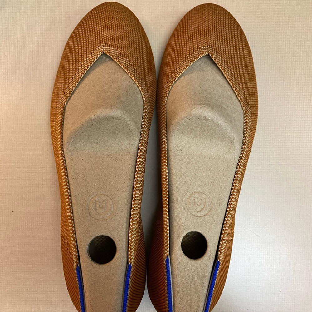 Like new! Fawn Rothy’s Flat size 7.5